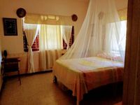 Schlafzimmer mit Doppelbett - Bedroom with Queensize Bed