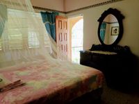 Schlafzimmer mit Doppelbett - Bedroom with Queensize Bed